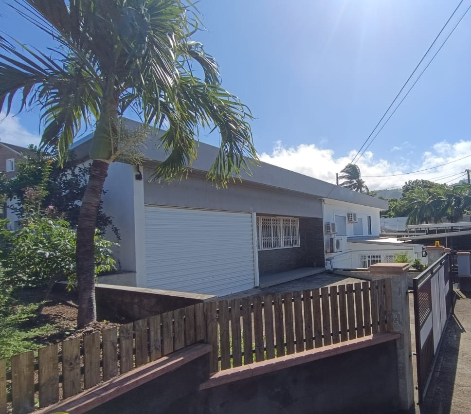 ENSEMBLE IMMOBILIER / ROUTE PASSANTE MANAPANY